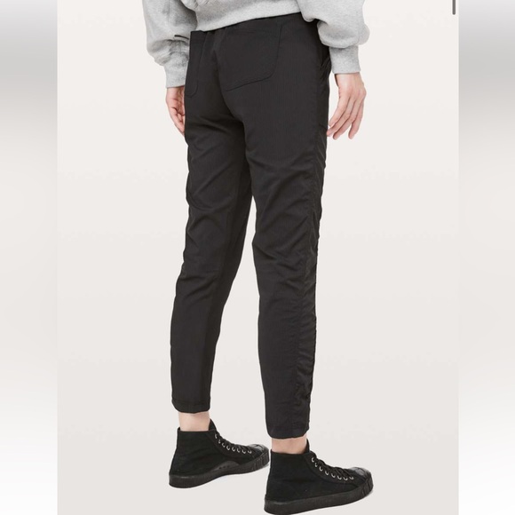 Lululemon Street to Studio Black Size 6 Women's Pants - Picture 2 of 9